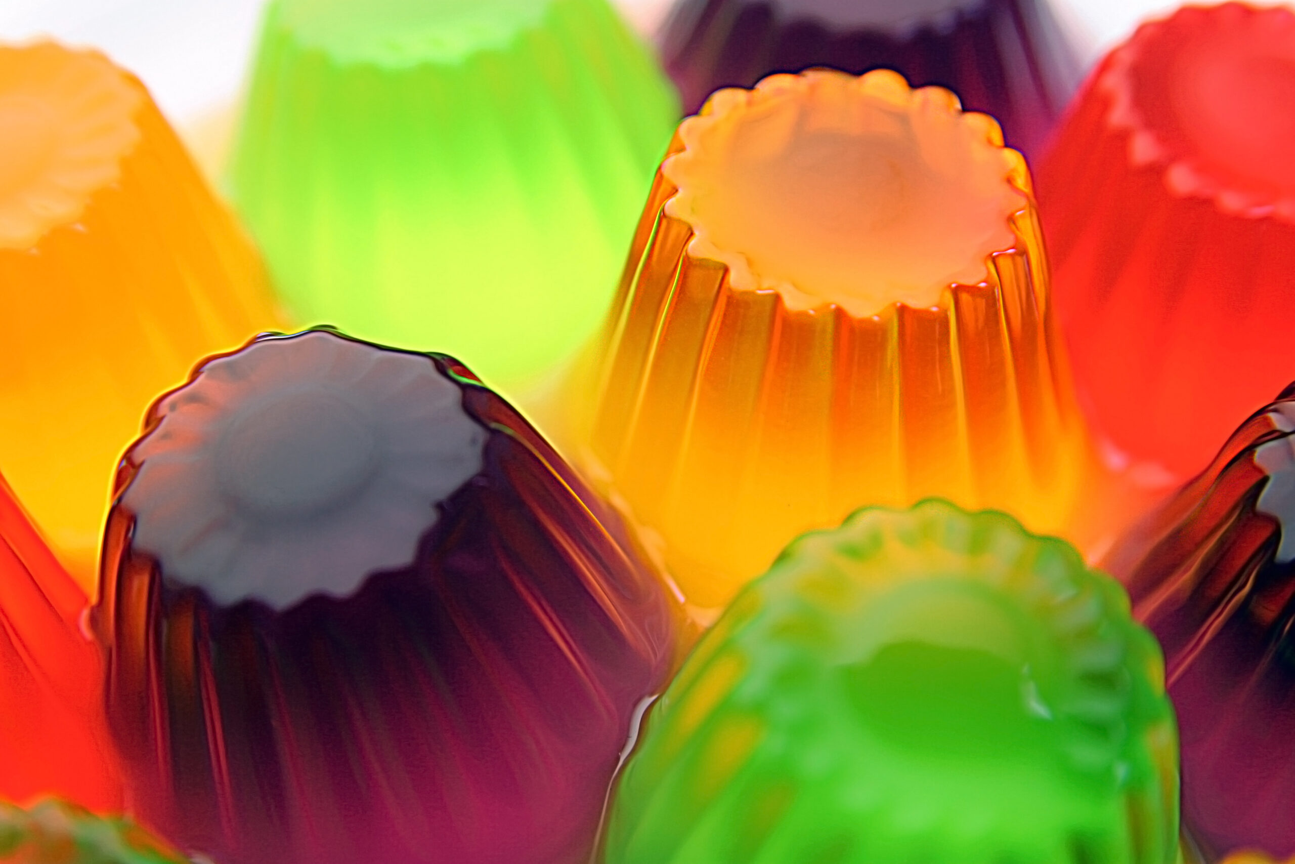 Imagen de varias gelatinas de diferentes sabores y colores