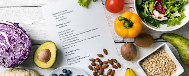 Imagen de verduras y frutas de colores variados